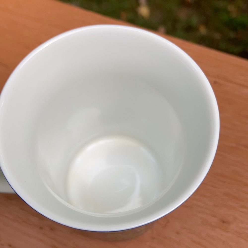 Vera Bradley coffee cup with lid - Picture 4 of 5